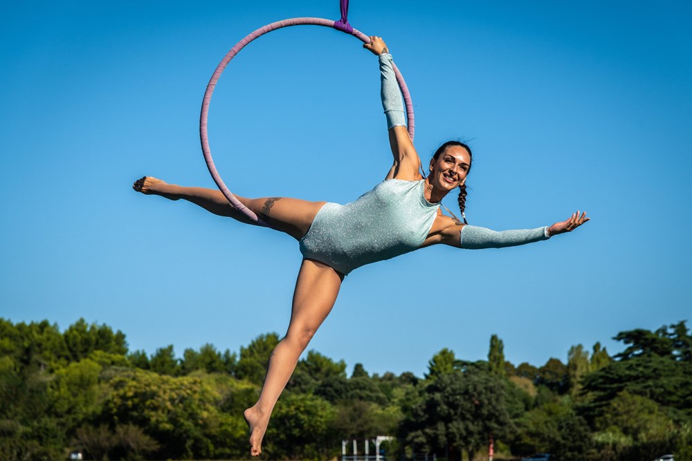 Ples na svili iznad vode - performans u pulskom Wake parku (Marijana BANKO/CROPIX)